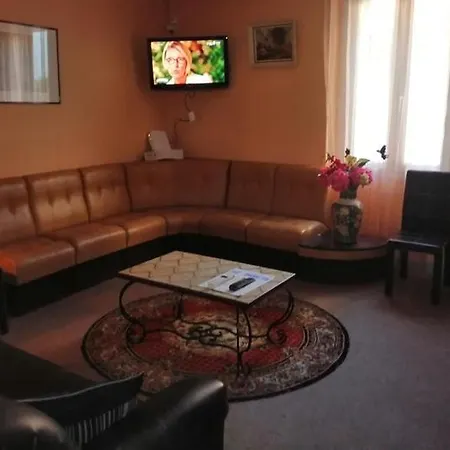 - Restaurant - Bar Saint Avit L Des Tchoumjeu Отель Лурд