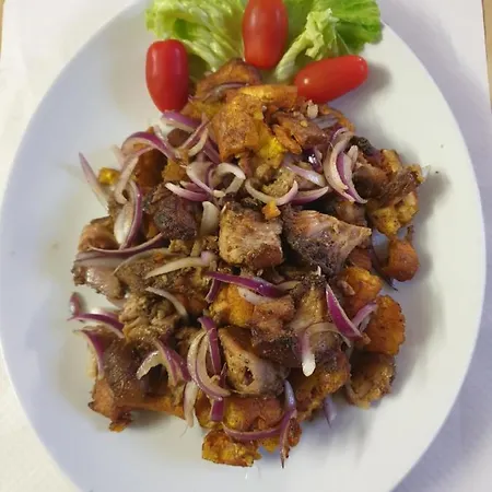 Отель - Restaurant - Bar Saint Avit L Des Tchoumjeu Лурд